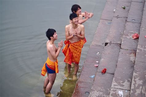 deshi lund ki photo|Varanasi Ghats: Bathing Desi Indian Men in Langots and Underwear